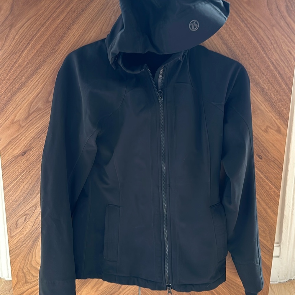 Lululemon Black Hooded Waterproof Zip Jacket with hood & pockets size 4